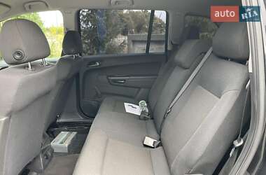 Минивэн Opel Zafira 2010 в 