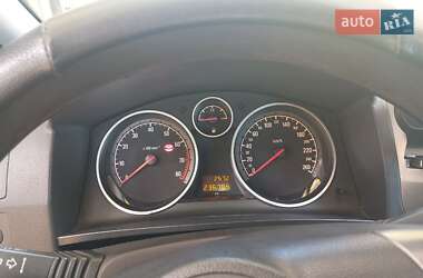 Минивэн Opel Zafira 2005 в  фото 13 Минивэн Opel Zafira 2005 в