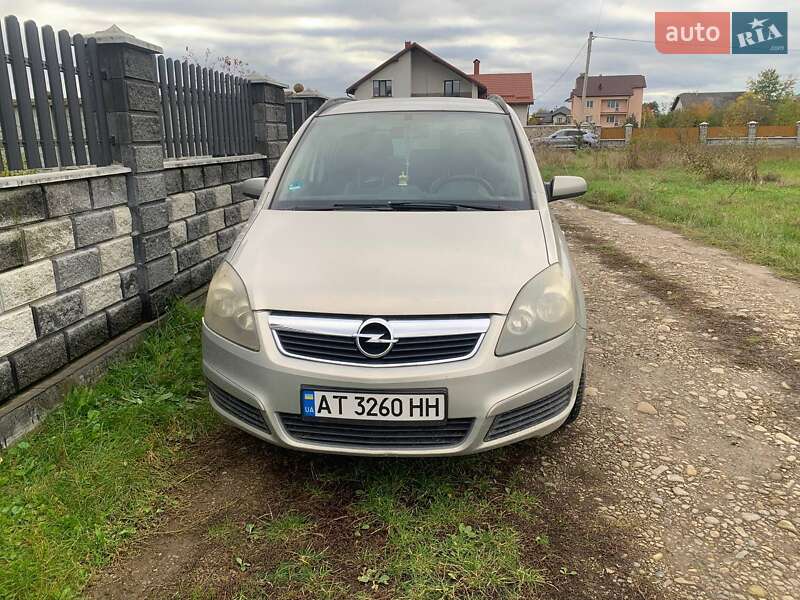Минивэн Opel Zafira 2006 в Ивано-Франковске