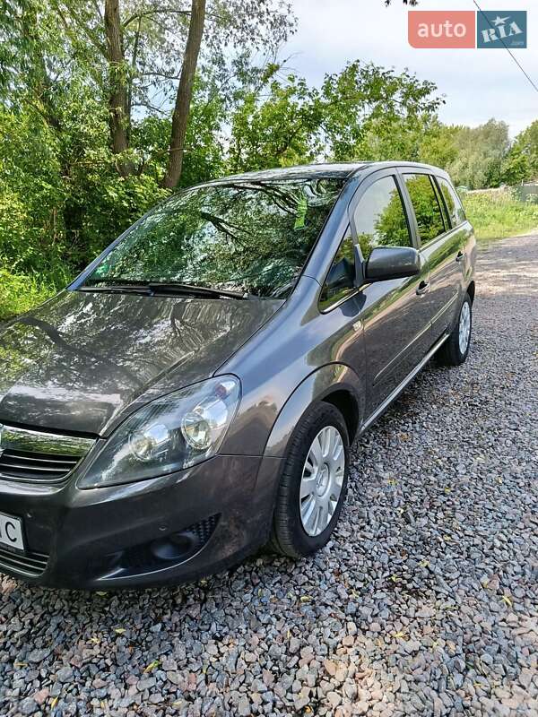 Минивэн Opel Zafira 2011 в Пирятине