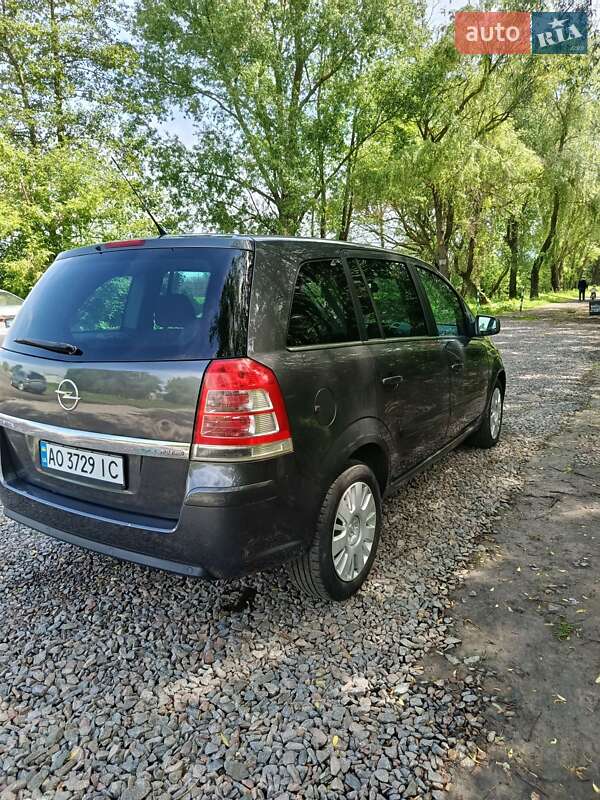 Минивэн Opel Zafira 2011 в Пирятине