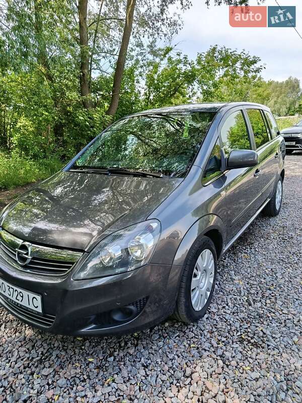 Минивэн Opel Zafira 2011 в Пирятине