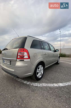 Минивэн Opel Zafira 2010 в 