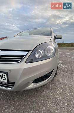 Минивэн Opel Zafira 2010 в 
