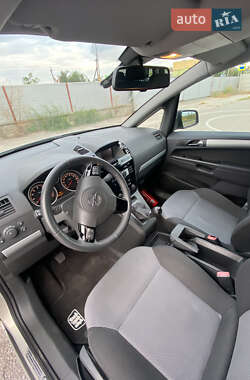 Минивэн Opel Zafira 2010 в 