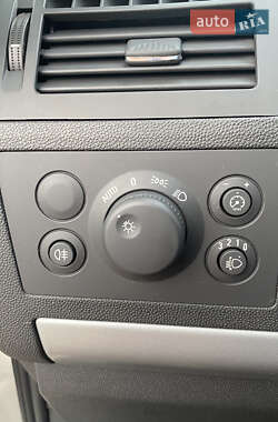 Минивэн Opel Zafira 2010 в 
