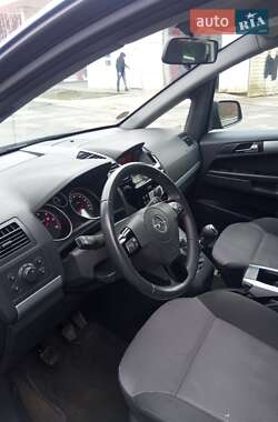 Минивэн Opel Zafira 2010 в 