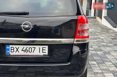 Минивэн Opel Zafira 2011 в 