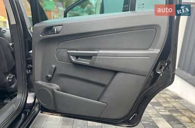 Минивэн Opel Zafira 2011 в 