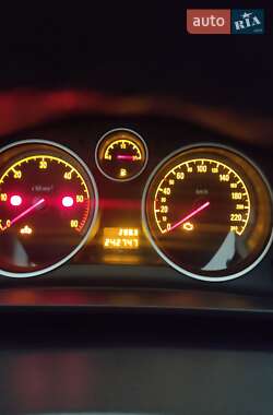 Минивэн Opel Zafira 2011 в Вараше