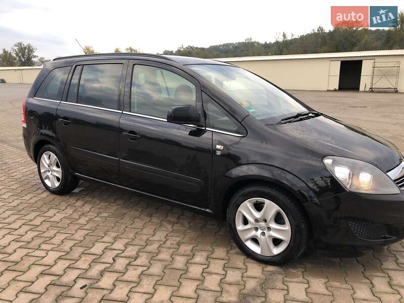 Минивэн Opel Zafira 2010 в Черновцах