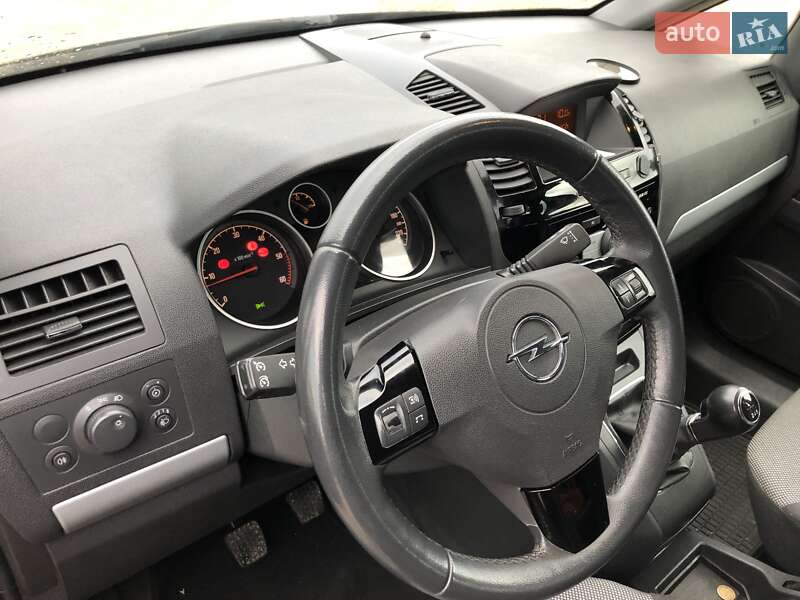 Минивэн Opel Zafira 2010 в Черновцах