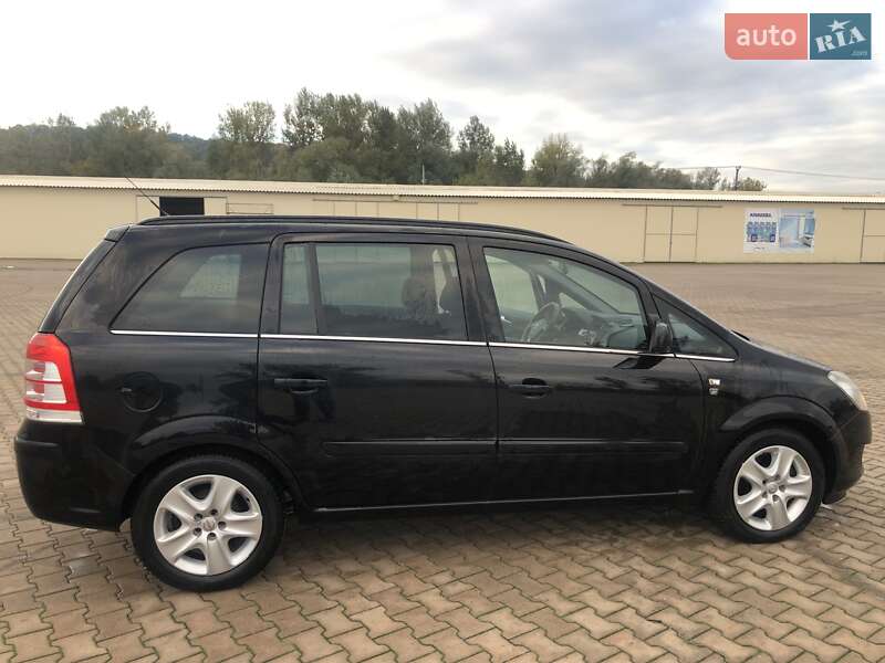 Минивэн Opel Zafira 2010 в Черновцах