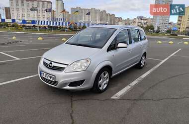 Минивэн Opel Zafira 2008 в Киеве