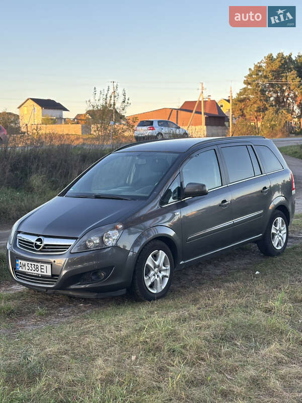 Минивэн Opel Zafira 2011 в Житомире