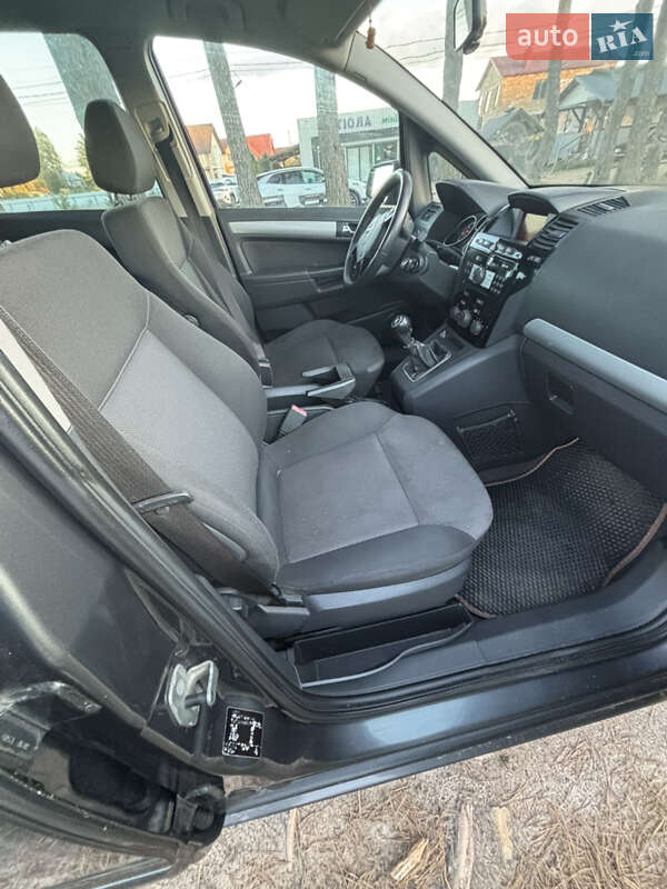 Минивэн Opel Zafira 2011 в Житомире