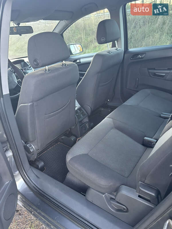 Минивэн Opel Zafira 2011 в Житомире