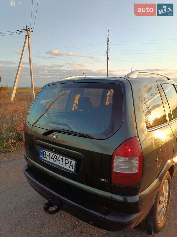 Минивэн Opel Zafira 2004 в Раздельной