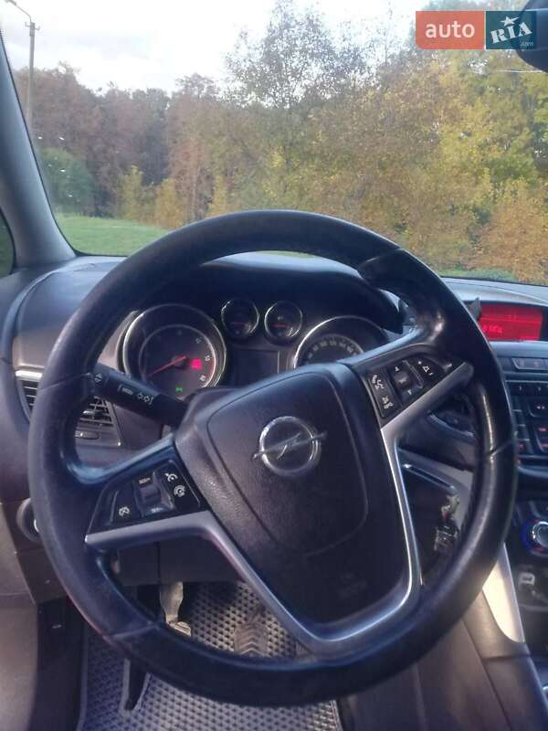 Микровэн Opel Zafira 2012 в Бурштыне
