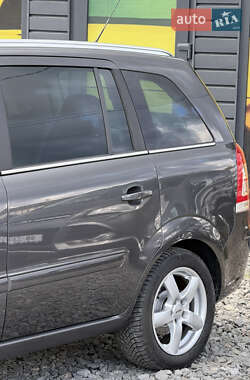 Минивэн Opel Zafira 2010 в 