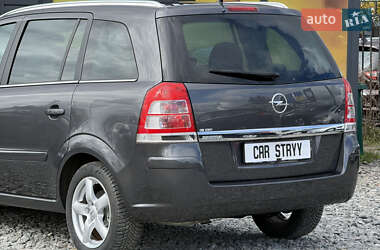 Минивэн Opel Zafira 2010 в 