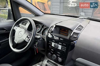 Минивэн Opel Zafira 2010 в 