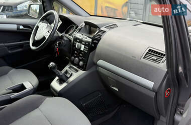 Минивэн Opel Zafira 2010 в 