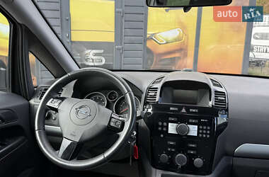 Минивэн Opel Zafira 2010 в 