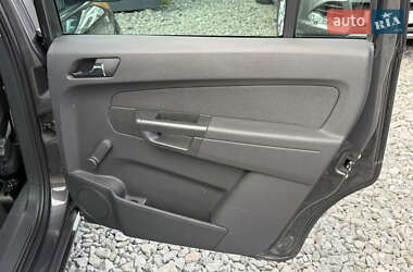Минивэн Opel Zafira 2010 в 
