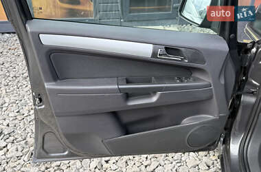 Минивэн Opel Zafira 2010 в 