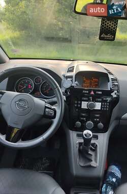 Минивэн Opel Zafira 2011 в 