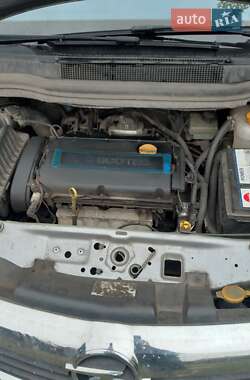 Минивэн Opel Zafira 2006 в 