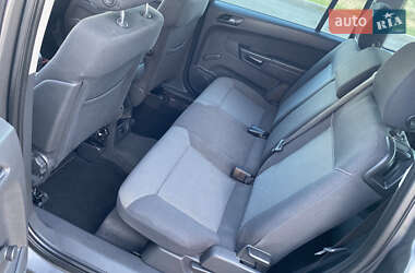 Минивэн Opel Zafira 2009 в 