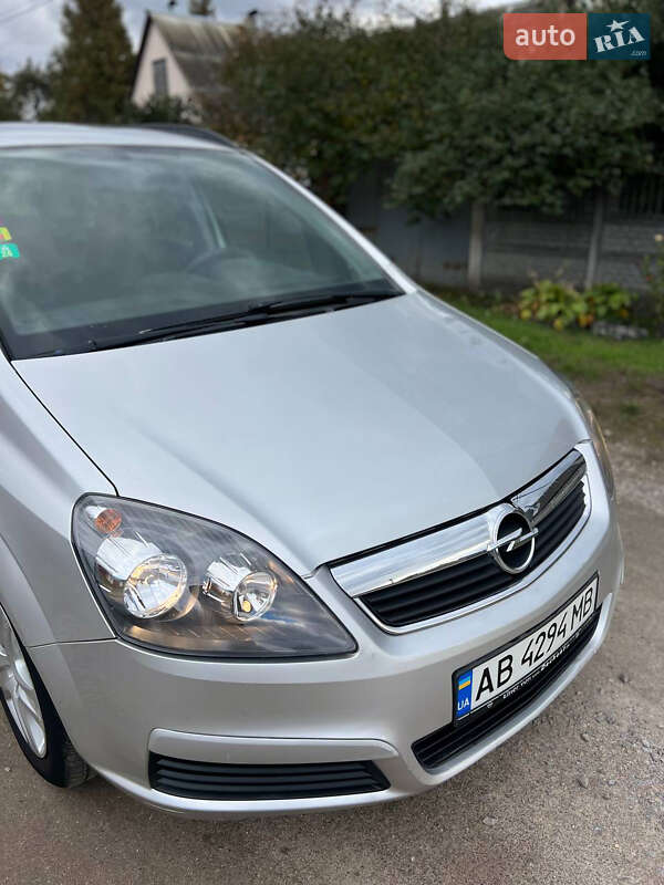 Минивэн Opel Zafira 2006 в Виннице