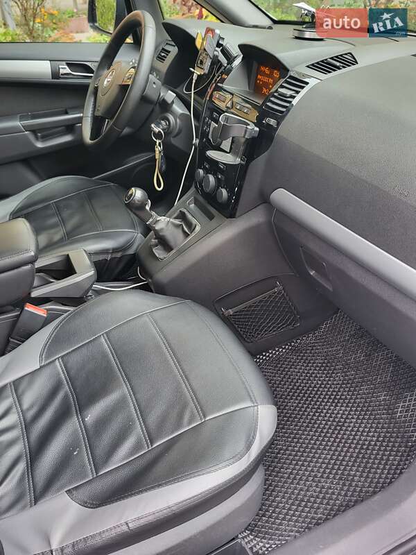 Мінівен Opel Zafira 2011 в Києві
