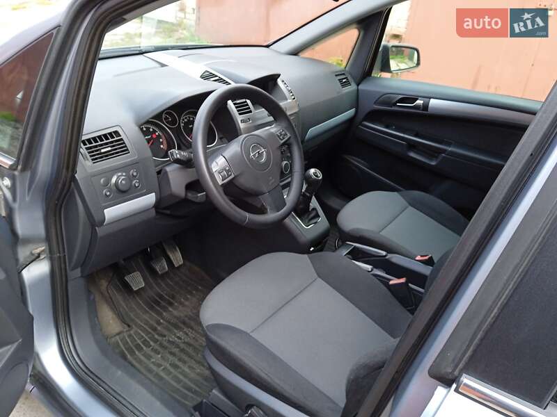 Минивэн Opel Zafira 2005 в Луцке