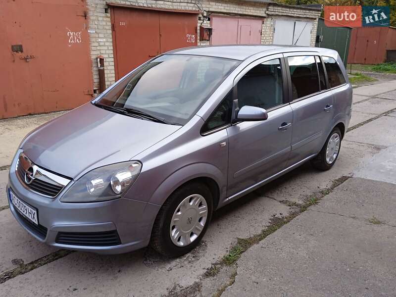 Минивэн Opel Zafira 2005 в Луцке