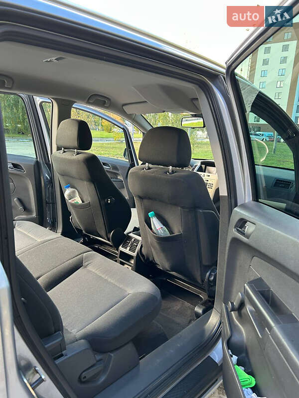 Минивэн Opel Zafira 2008 в Александрие