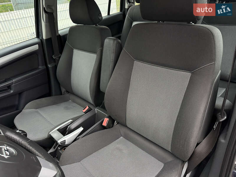 Минивэн Opel Zafira 2009 в Умани