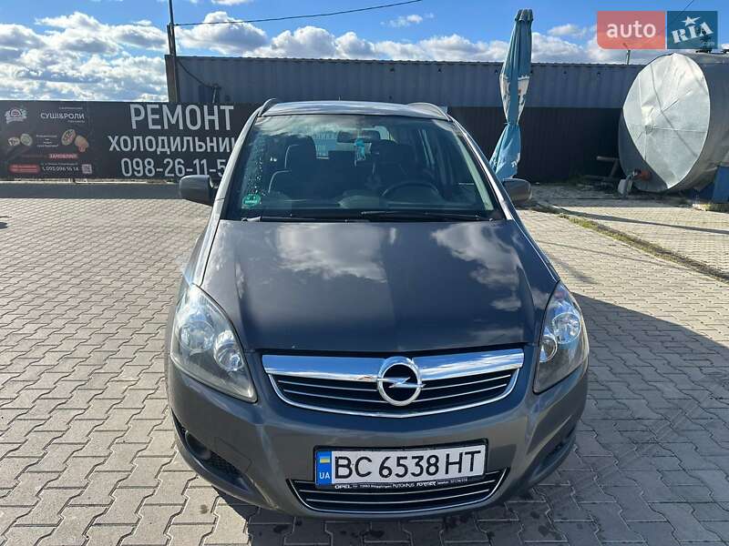 Мінівен Opel Zafira 2011 в  фото Мінівен Opel Zafira 2011 в