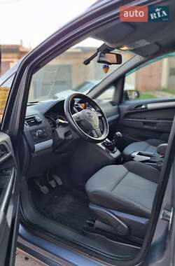 Минивэн Opel Zafira 2006 в  фото 18 Минивэн Opel Zafira 2006 в