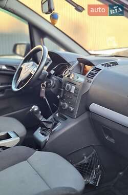 Минивэн Opel Zafira 2006 в  фото 32 Минивэн Opel Zafira 2006 в