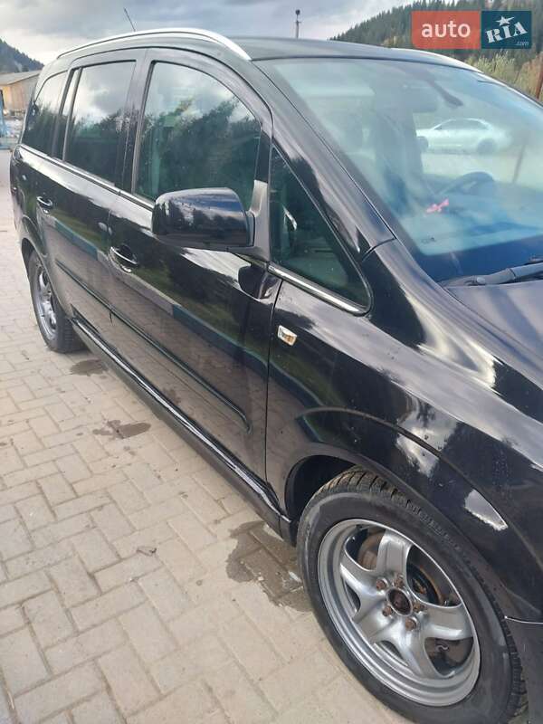 Минивэн Opel Zafira 2010 в Путиле