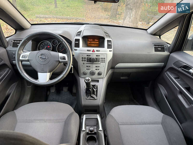 Минивэн Opel Zafira 2010 в Новом Буге фото 13 Минивэн Opel Zafira 2010 в Новом Буге