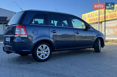 Минивэн Opel Zafira 2010 в 