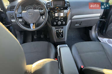 Минивэн Opel Zafira 2010 в 