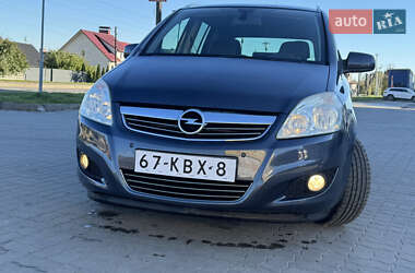 Минивэн Opel Zafira 2010 в 