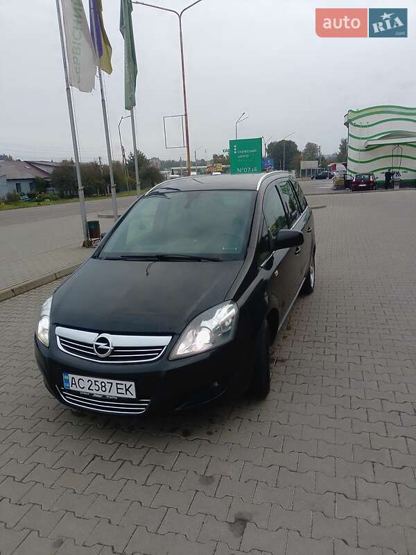 Минивэн Opel Zafira 2013 в Нововолынске