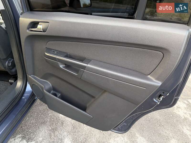 Минивэн Opel Zafira 2010 в Дрогобыче