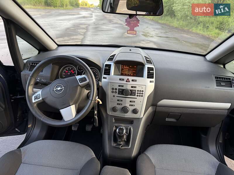 Минивэн Opel Zafira 2010 в Дрогобыче